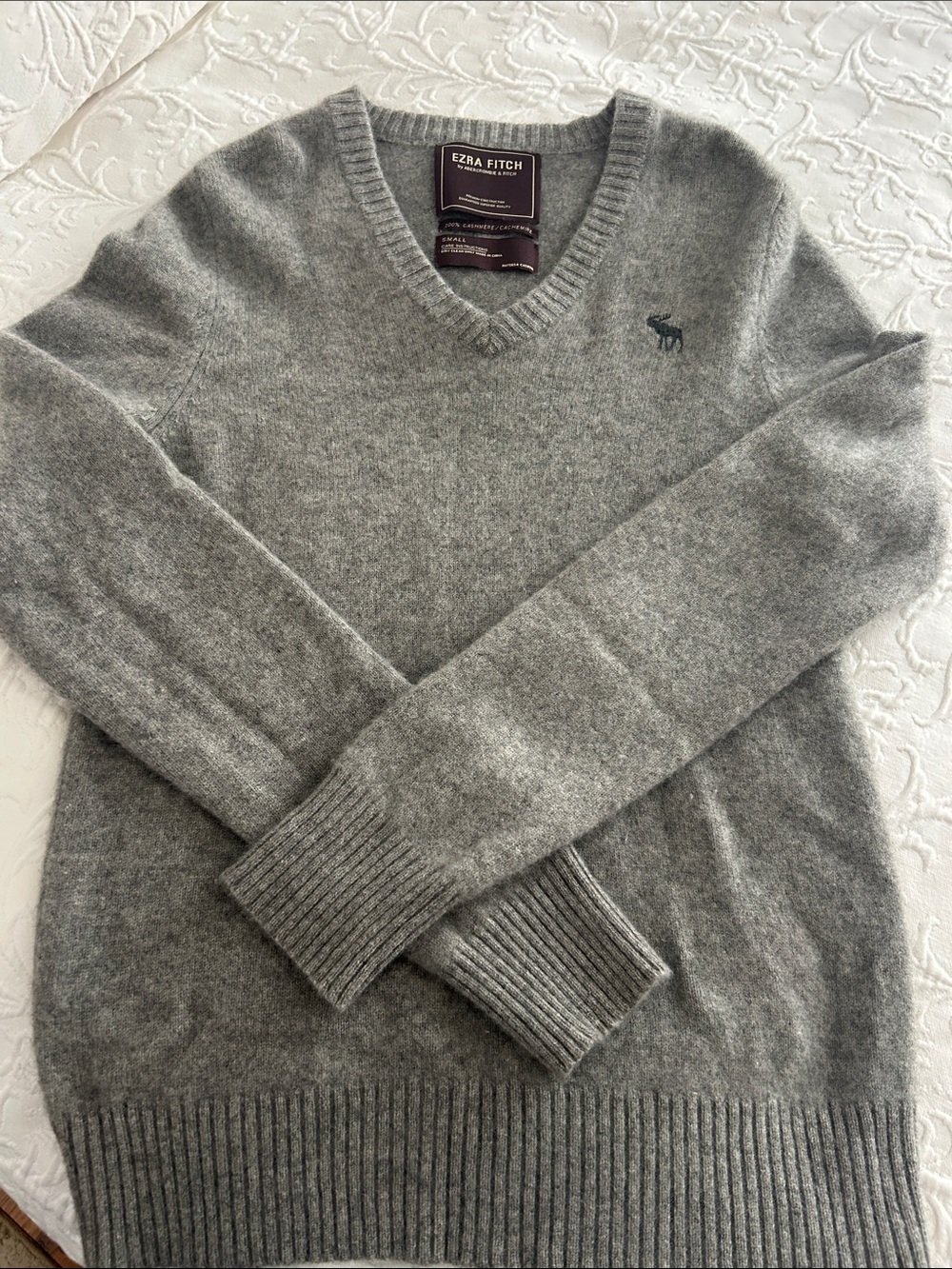Men’s Ezra Fitch Abercrombie V-Neck Cashmere, Small, Needs Minor repair